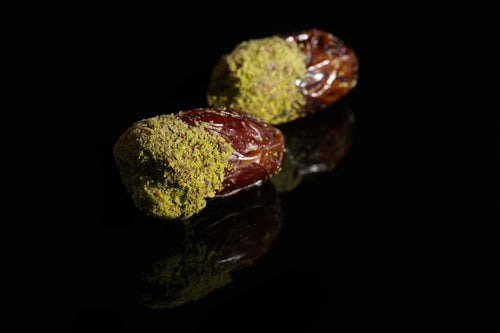 Dattes Medjool avec pâte de pistache croquante